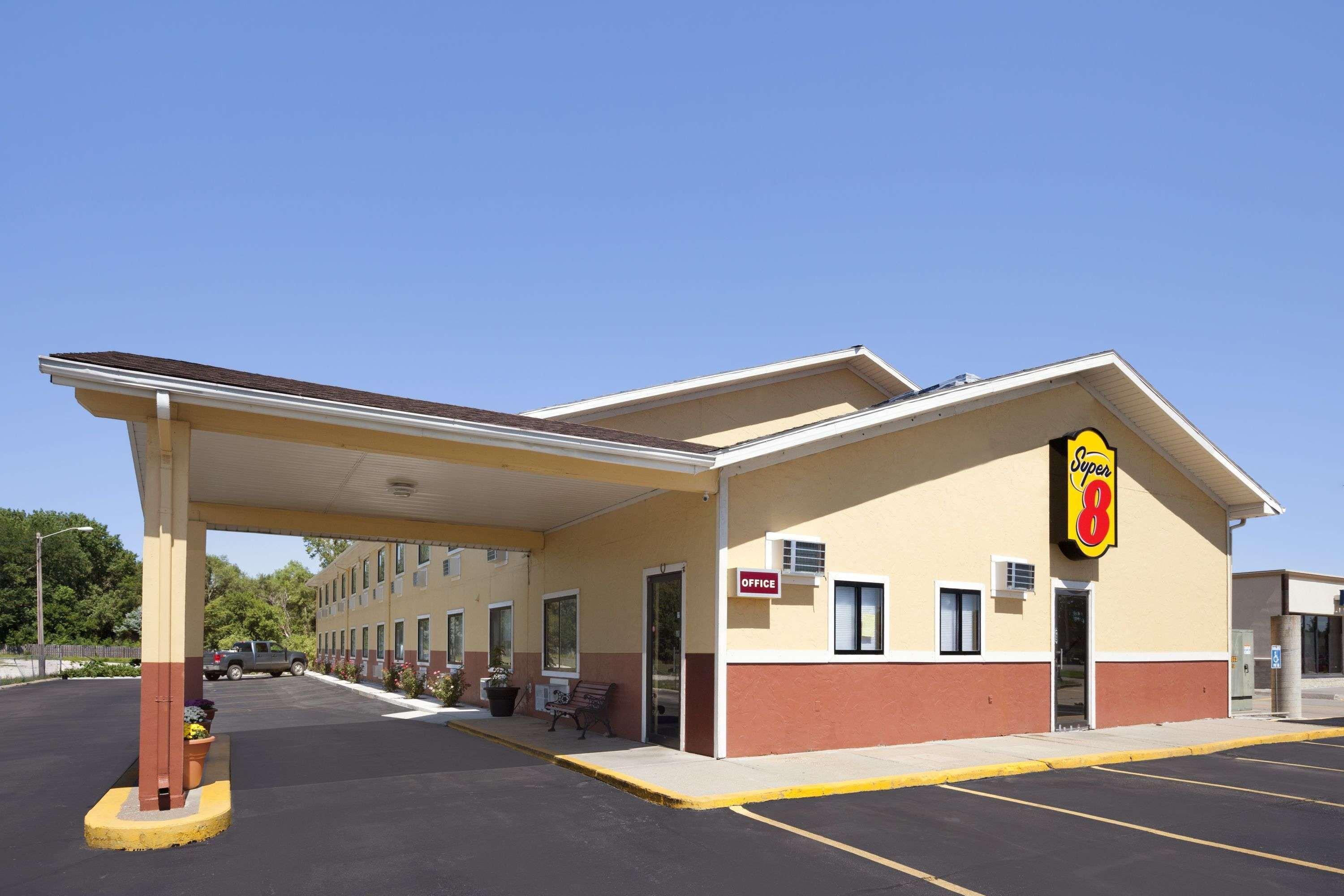 Super 8 By Wyndham Fremont Ne Motel Dış mekan fotoğraf