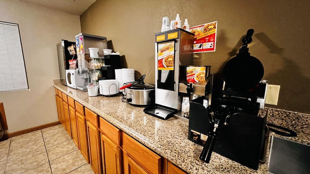 Super 8 By Wyndham Fremont Ne Motel Dış mekan fotoğraf