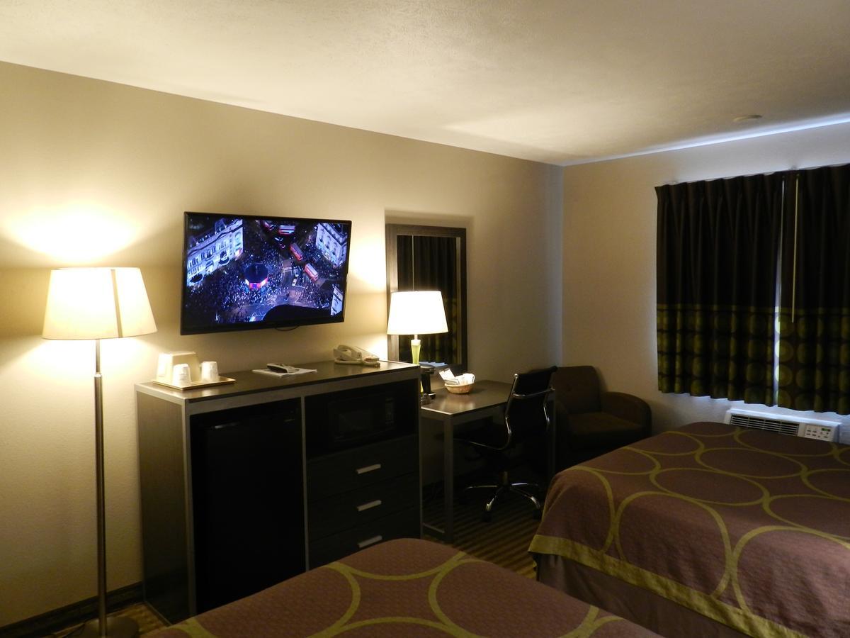 Super 8 By Wyndham Fremont Ne Motel Dış mekan fotoğraf