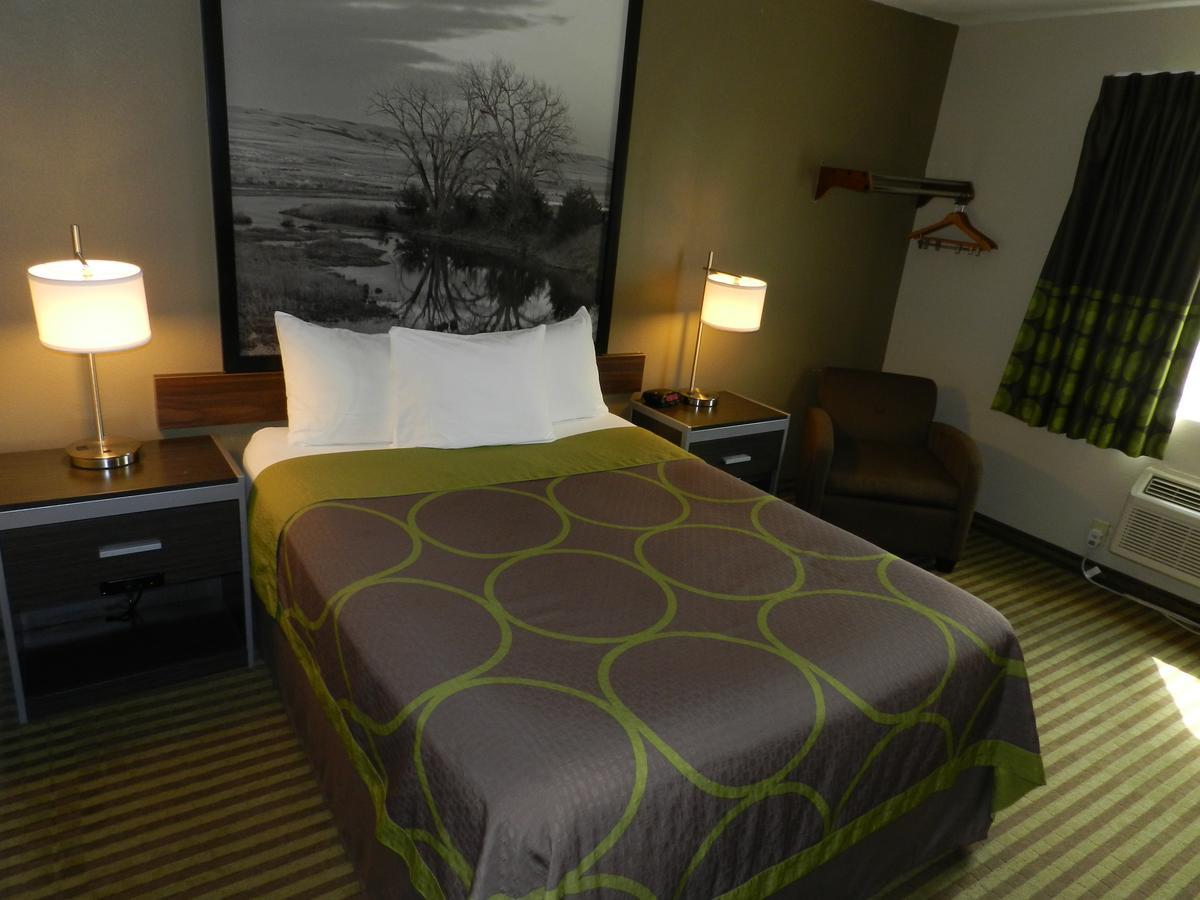 Super 8 By Wyndham Fremont Ne Motel Dış mekan fotoğraf